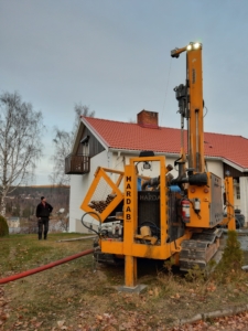 borrmaskin framför hus sollefteå